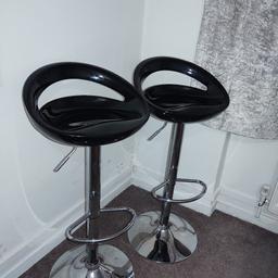 2 bar stools for sale in condition slight signs on chrome area

collection white city w12 london