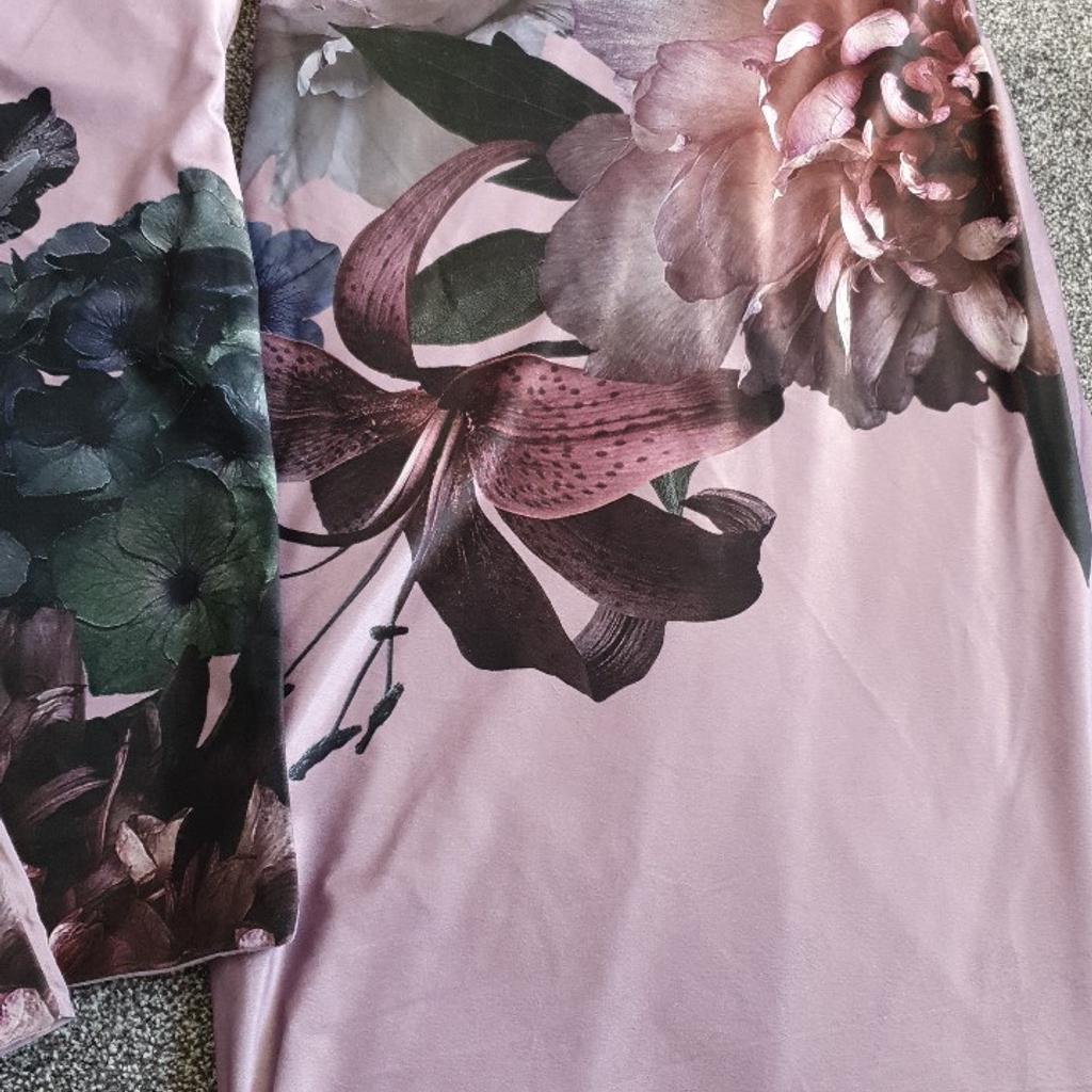 double velvet feel large Floral print bedding in S62 Rotherham for £3.