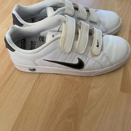 Nike trainers 

Size 8.5

Good condition 

Newcastle 

Can deliver or meet 

Can pos