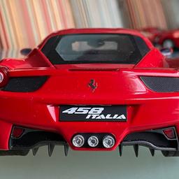 One of a large collection of 1:18 Ferrari. Sold separately. Discount for purchases of 3 or more. 10% if 3 or 4, 20% from 5 or more.