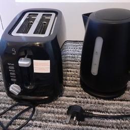 good working condition 
kettle Tesco 
toaster George 
both black