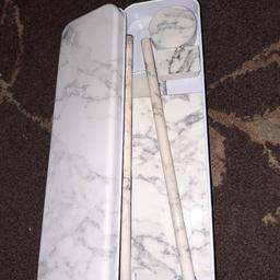 marble themed stationery set includes:
2x pencils
1x 15 cm ruler
1x rubber
1x sharpner
1x plain notebook