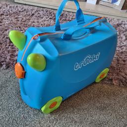 Good condition kids blue trunki only used 3 times when travelling on holiday. Comes from a smoke & pet free home. Any questions please ask😊