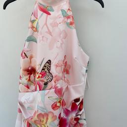 Gorgeous Lipsy cream floral dress.
Worn once so like new - no marks.
Absolute bargain.
OOS.