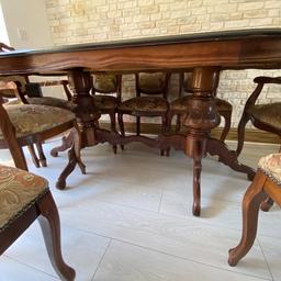 italian dining table in exelent condition with 8 chairs