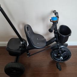 Barely used trike, got it for sons 2nd birthday but he's had other things to use.
Long handle bar can come off for child to use alone.
Has a bell and little storage box at the front and back
Bought for £80