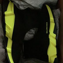 100% authentic balenciaga speed runners
Luminous yellow and black
Size 9 men’s
Condition is 9/10 only worn twice
Comes with box and dust bag