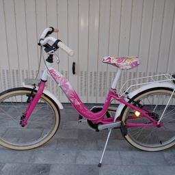 Vendo bici per bambina Winx in buonissime condizioni.Misura 20' adatta per altezza da 1m20 a 1m35. Il prezzo non è trattabile........