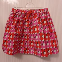 Lovely red and pink floral skirt by MINI BODEN.

Age 3 to 4

£4