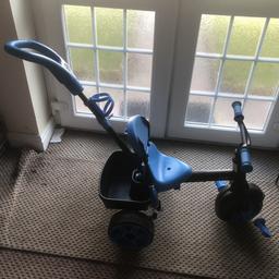 Toddlers bicycle in really good condition, has all the pieces as shown on the box.