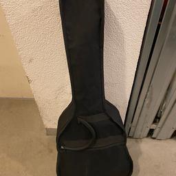 Verkaufe meine Gitarre in schwarz mit dazu gehörige Tragetasche bei Interesse bitte melden übernehme keine Garantie und kein Rückgaberecht