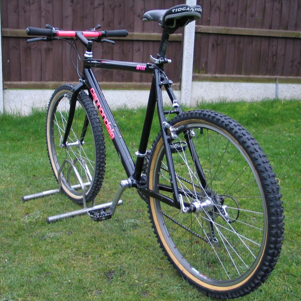 Retro cannondale SM400 mountain bike in WV10 Wolverhampton for