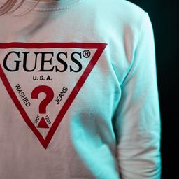 A good condition white lightweight sweatshirt with the GUESS logo. Perfect for summer.
Size Small
Starting bid: £8