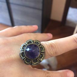 Bellissimo anello in argento 925 con incastrato una bella pietra Ametista color viola, particolare e unico nel suo genere!!!

#anello #etnico #pietrenaturali #fuoritutto