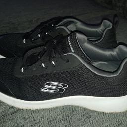 Skechers  size 6.
used but  very good condition