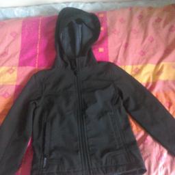 mountain warehouse jacket for 5/6 years old very good condition.