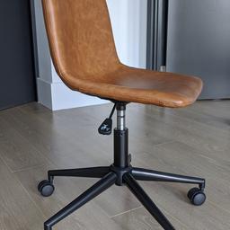 Faux tan leather office chair, bought in January 2021.
Perfect condition.