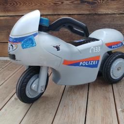 Heiß geliebtes und daher sehr gerne und viel gefahrenes Polizeimotorrad für Kinder ab ca 1 - 1,5 Jahren.
Normale Gebrauchsspuren