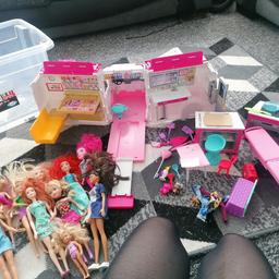 Hi I am selling barbie bundle.
We have:
Barbie kitchen for play dough (no playdough will be with this as my daughter through it in the bin)
Hospital vet van with accessories in fair condition.
6 barbies
Repunel
Ariel
Pinky pie

Collection only.