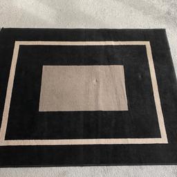 Black and beige floor rug for sale

60cm X 120cm

Item has been cleaned throughly and comes from smoke and pet free home