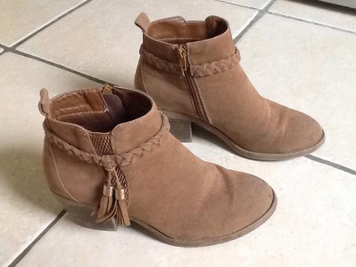 Buy & Sell Lincolnshire South Kesteven - Photos for Girls boots size 4