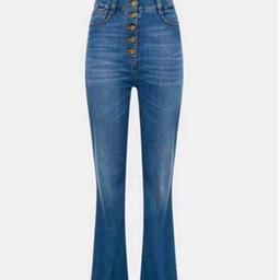 Bellissimo jeans Elisabetta Franchi 
Taglia 25 leggerm allargato dalla sarta e allargato di mezza misura 
Orlo lunghezza 110 circa