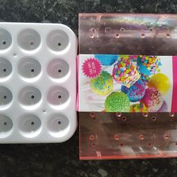 20 holes cake pop stand comes with a 12 holes tray used good has slightly crack as seen in the picture collection LE5