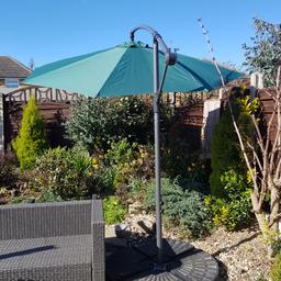 Used occasionally last year. This is a cantilever, umbrella type parasol which is cranked up by a handle. Excellent condition, has been kept in garage over the winter.

Weights are water filled and cost £72.

Cantilver parasol , weights and cover

Collection only