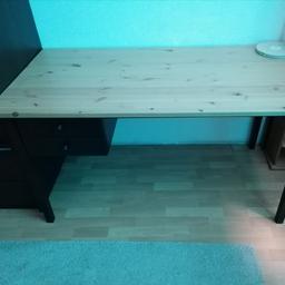 Ich verkaufe einen Tisch aus Holz mit den Maßen Länge 1,4 Meter, Breite 70 cm, Höhe 74 cm. Arbeitsfläche helles braun, Tischbeine schwarz lackiert, mit einer Schublade, neuwertig, sehr guter Zustand!
25 € ist VB.