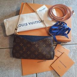 Louis Vuitton Pallas Clutsch.
100% Original und unbenutzt.
Im Handel nicht mehr zu bekommen.

FullSet alles ist dabei.

Nur PayPal Freunde, Überweisung oder Abholung