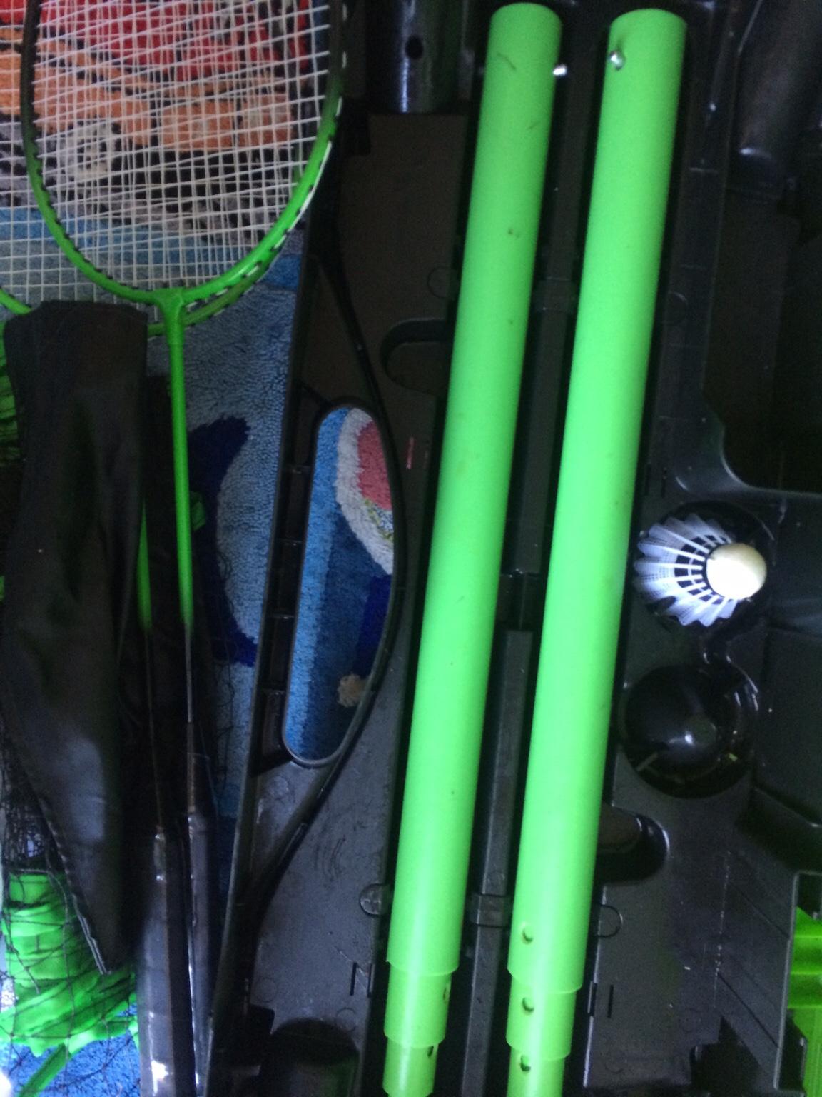 Badminton net and rackets in SE18 London für £ 12,00 zum Verkauf