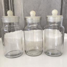 Vintage sweet storage jars, clean and in very good condition for their age, with plastic tops.
Made in Britain.
Height 6 inch by width 3 inch.

Cash on collection only
