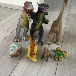 Biete 3x große und 4 kleinere Dino Figuren/Spielzeuge an. Sie sind in einem gepflegten Zustand.
