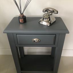Small hall table. 1 drawer with a chrome cup handle and 1 lower shelf. Solid mahogany, painted in grey Frenchic chalk paint. Lovely quality, heavy table. 32 cm d. 60 cm w. 75 cm h. Vgc. Cash on collection