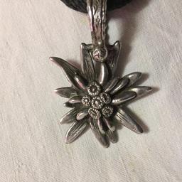 Vendo collana con ciondolo in argento, motivo "stella alpina"