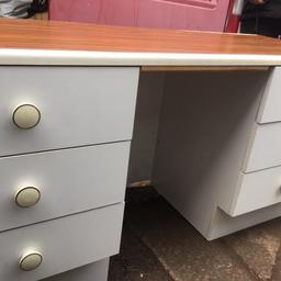 Dressing table in good condition couple of scratches to top nothing too noticeable there is some wear and tear to corner please see pics this also very small 133CM length
69 cm height
47CM deep
Can deliver for a small fee if you live in Birmingham thanks for viewing