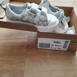 Clarks City bright trainer 4.5g white &silver.

very good condition as per pics.

still in shops now.

collection WV11 or can be arranged for collection from CV5.