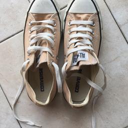 Vendo scarpe sportive marca Converse colore corallo bianco lavato, n.37; usate ma in buono stato