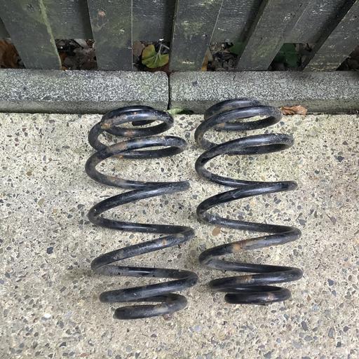 Vehicles Tyne and Wear Newcastle upon Tyne - Photos for My 7 golf rear springs