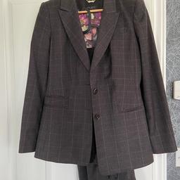 Beautiful women’s check trouser suit - size 14 (Ted baker 4).
Zip and clasp trouser fastening.
Ted baker detail to lining and buttons.
Cost over £200 new - been worn twice 
Immaculate condition.
Smoke free home.
Collection from Manvers Wath upon Dearne
