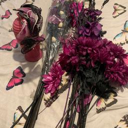 Purple and black artificial flowers 
1 small verse 
1 brand new packed artificial flowers 
All in excellent condition
