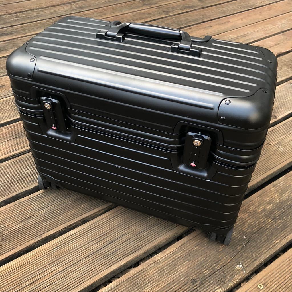 Rimowa pilot sales case black