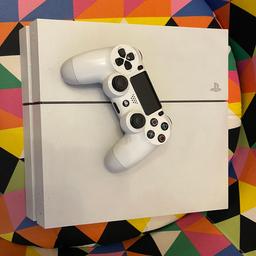 PlayStation 4 
Really good condition,
No box 
All wires included 
One controller (led light not working)

Open to offers
Collection only