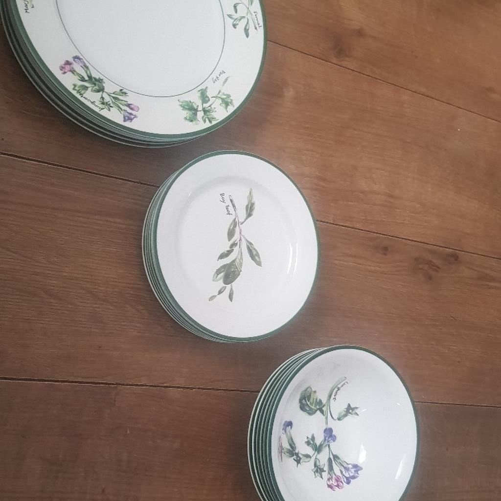 DEBENHAMS 18 PC MELAMINE DINNER SET in DY1 Dudley for £10.00 for sale