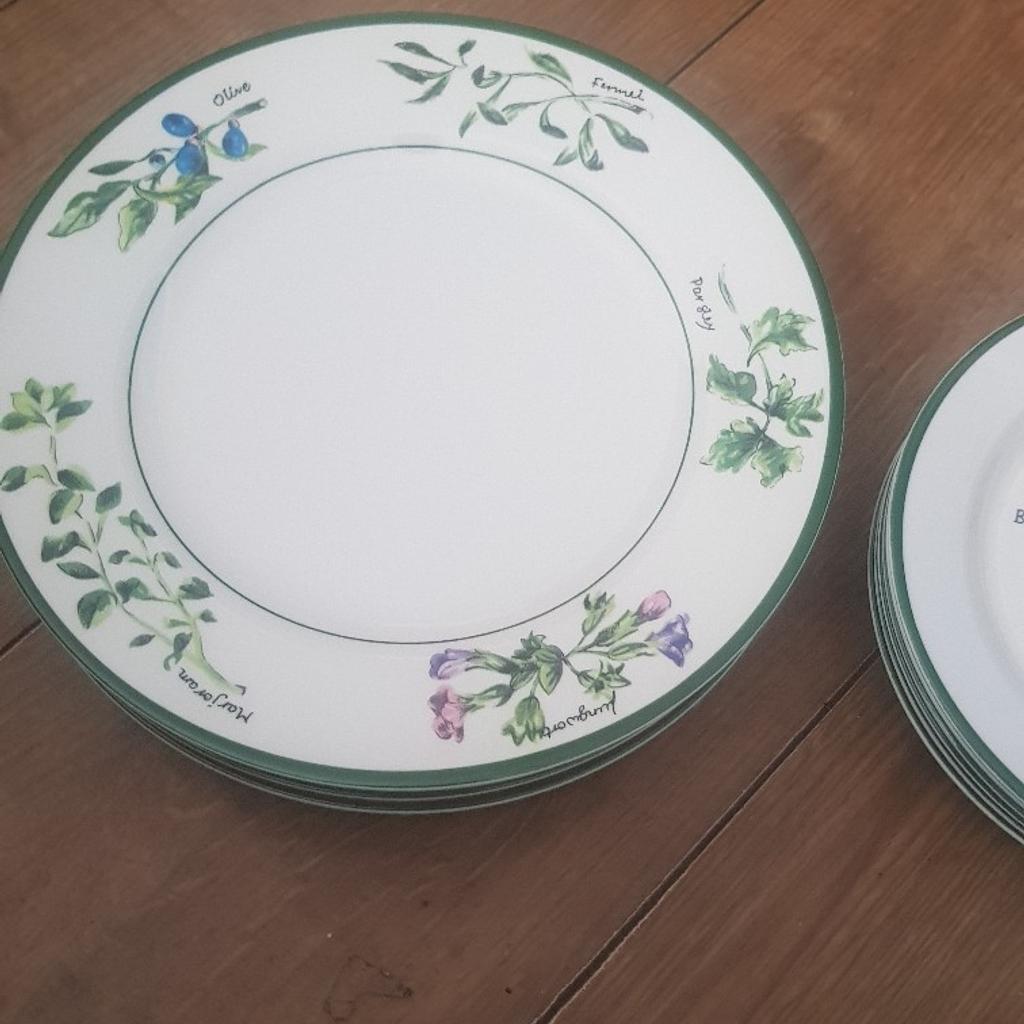 DEBENHAMS 18 PC MELAMINE DINNER SET in DY1 Dudley for £10.00 for sale
