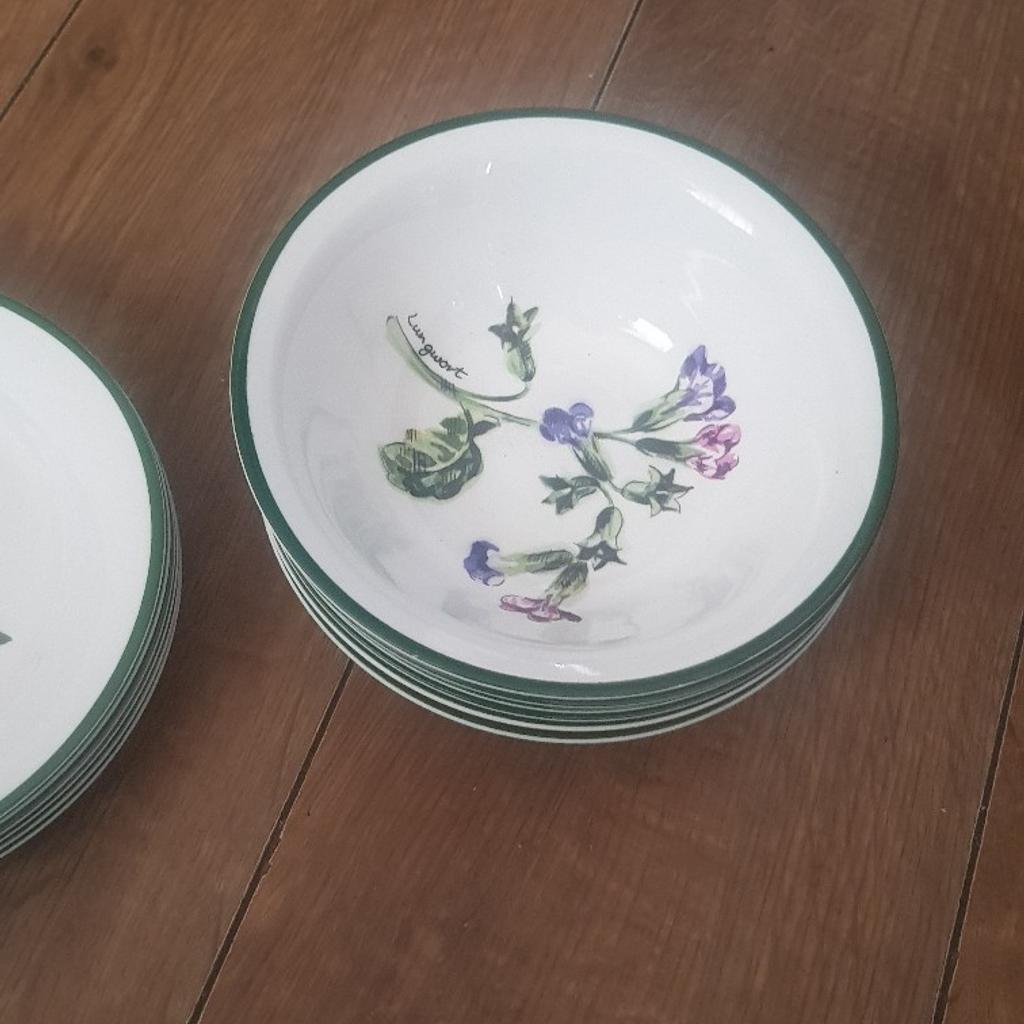 DEBENHAMS 18 PC MELAMINE DINNER SET in DY1 Dudley for £10.00 for sale