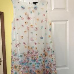 Floral, lined dress size 18. Good condition. From primark.