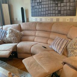 Needs to be gone tonight! 
Sofa available for free. In pretty good condition but has a minor stain. 
Free to a good home
Need to find own transport
Based in Hornsey N19