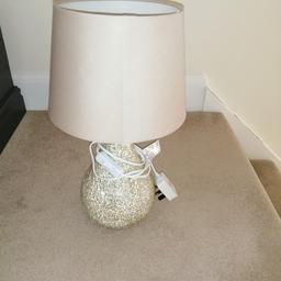 Table lamp in excellent condition