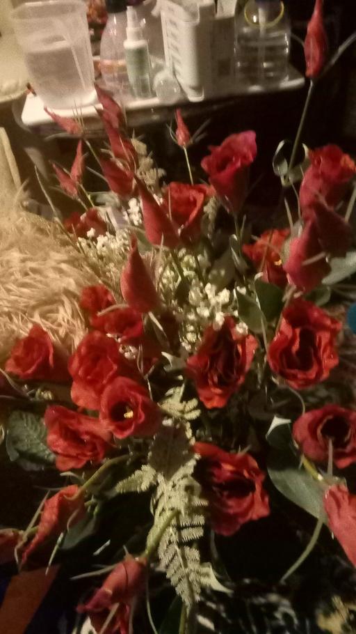 Buy & Sell West Midlands Dudley - Photos for lots of red roses on single